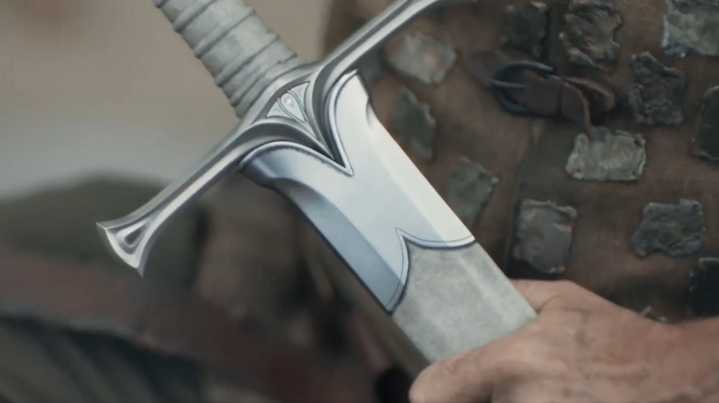 The Lord of the Rings: the rings of the promotion of season 3 of power sees the sword of the faithful “the sword of the faithful”